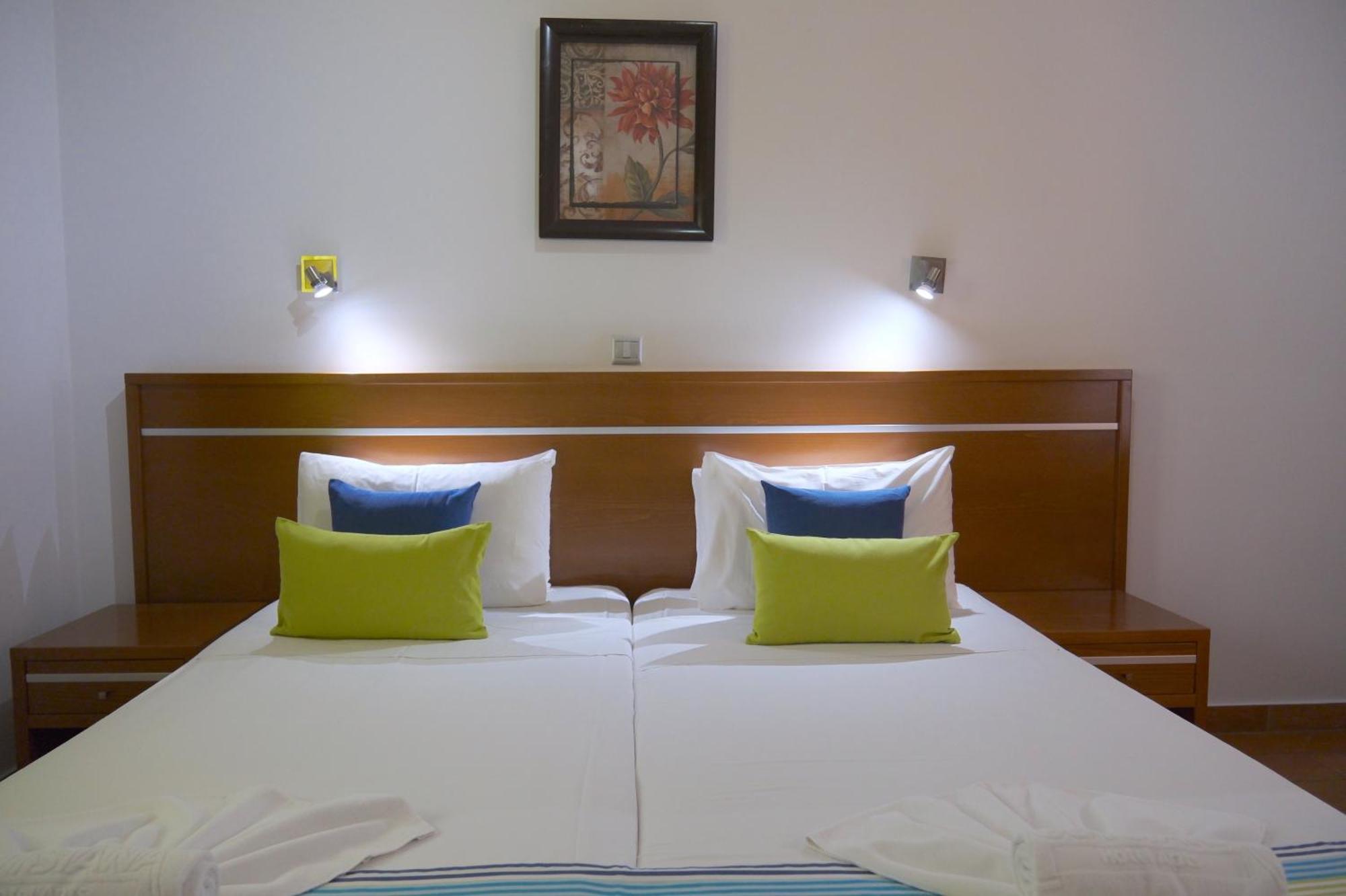 Loutsiana Deluxe Apts Ayia Napa Habitación foto