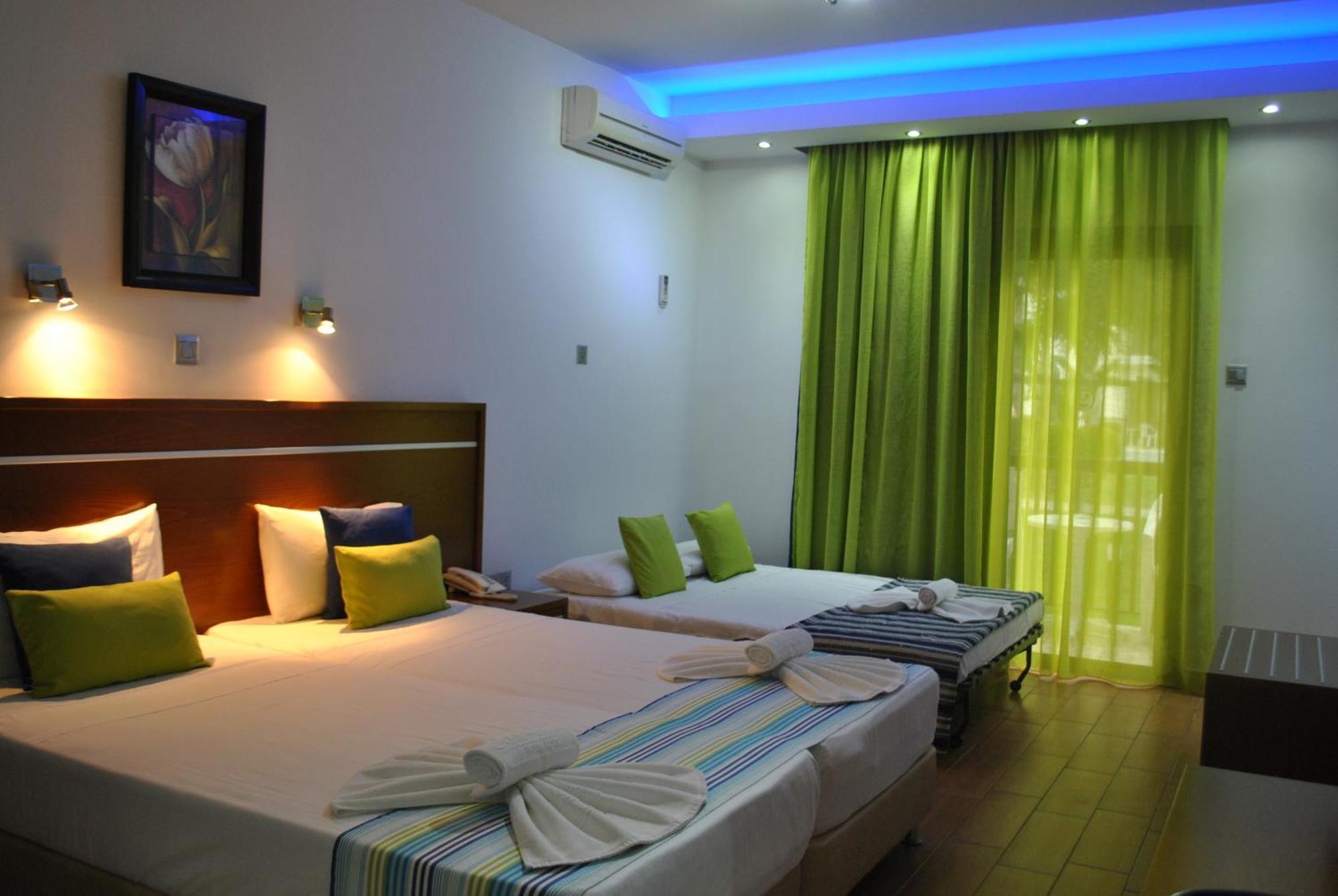 Loutsiana Deluxe Apts Ayia Napa Habitación foto