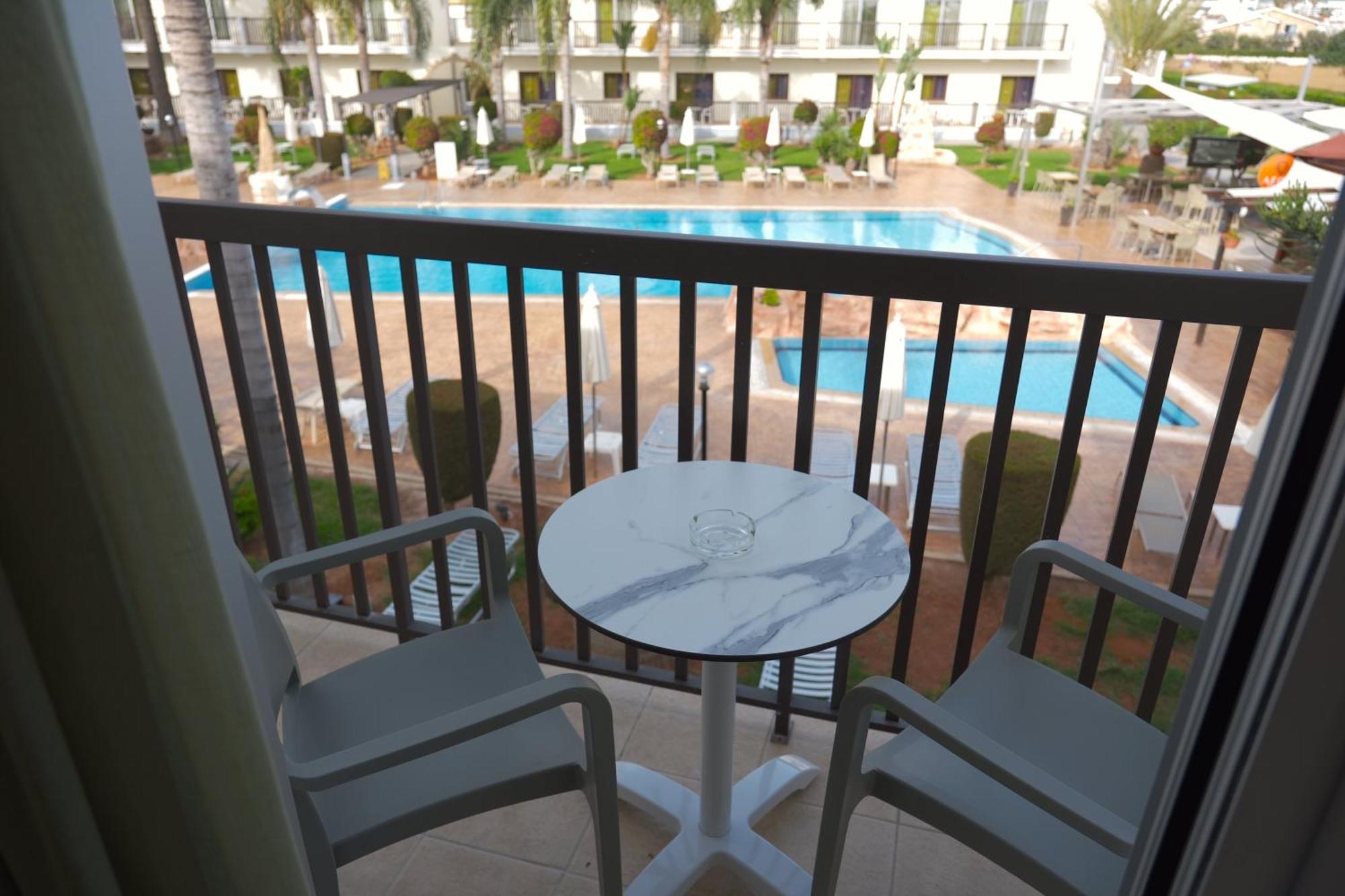 Loutsiana Deluxe Apts Ayia Napa Habitación foto