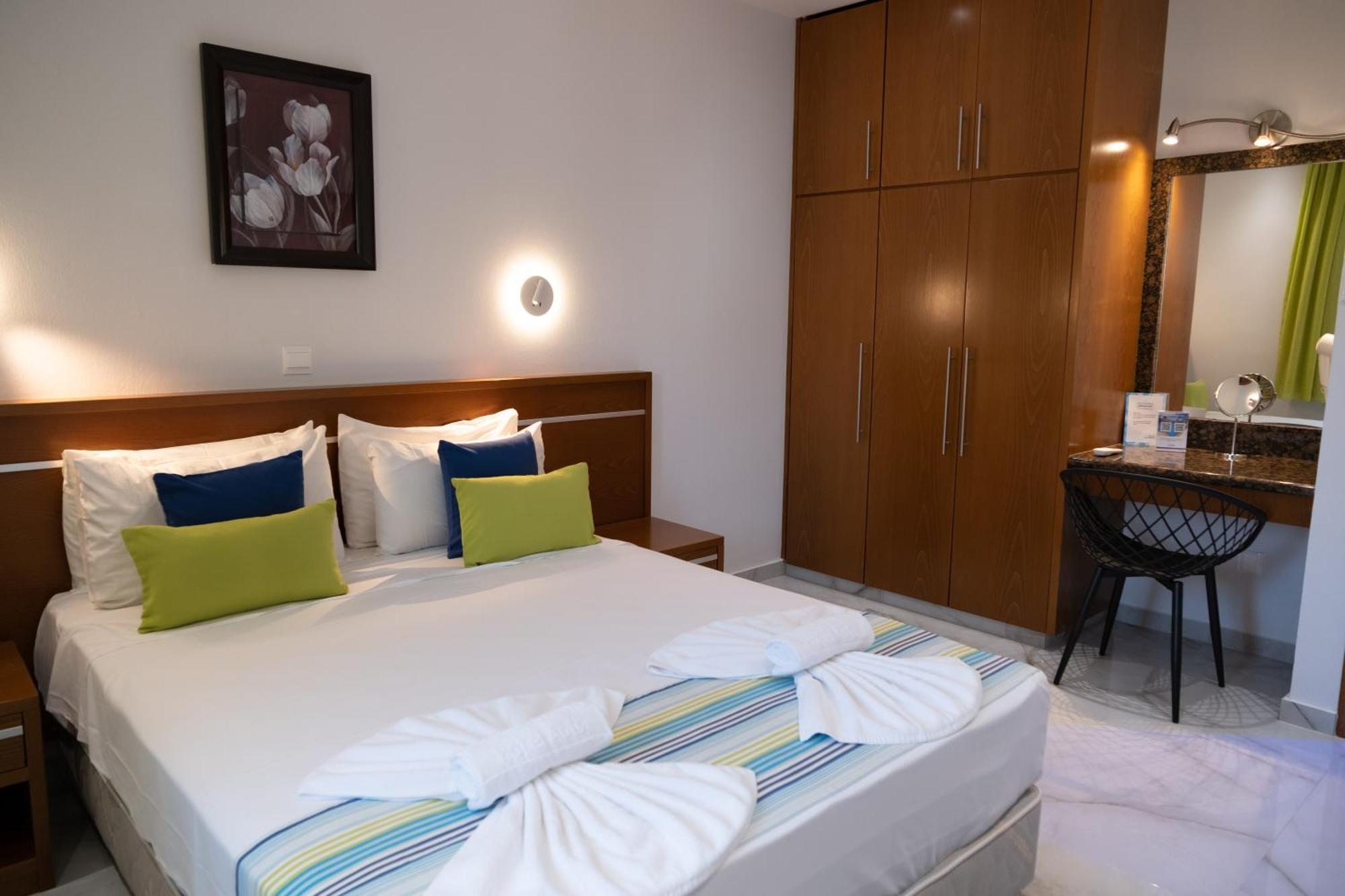 Loutsiana Deluxe Apts Ayia Napa Habitación foto