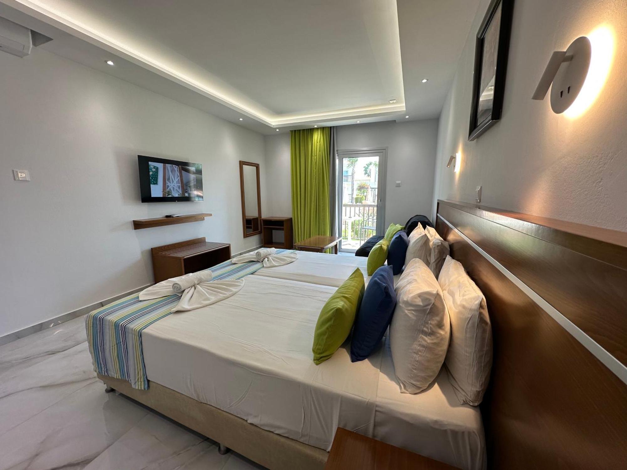 Loutsiana Deluxe Apts Ayia Napa Habitación foto